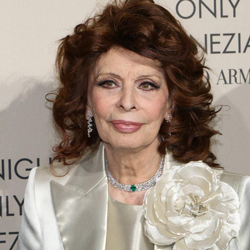 Sürgősen meg kellett műteni a 89 éves Sophia Lorent