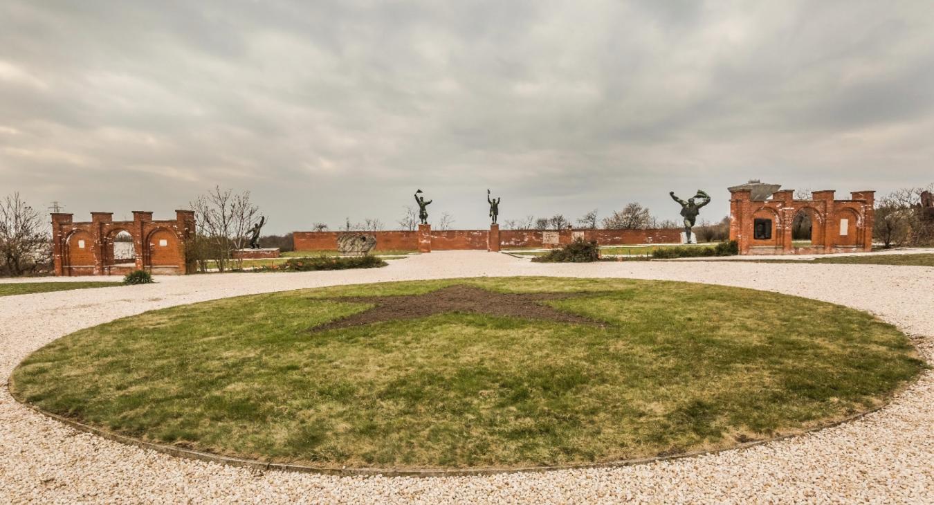 Néhány szobor hamarosan összedőlhet a Memento Parkban