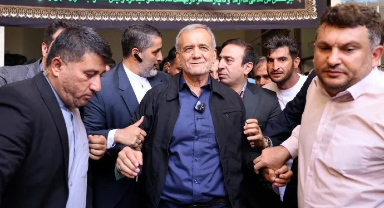 Változik az iráni politika? A reformer jelölt nyerte meg az elnökválasztást