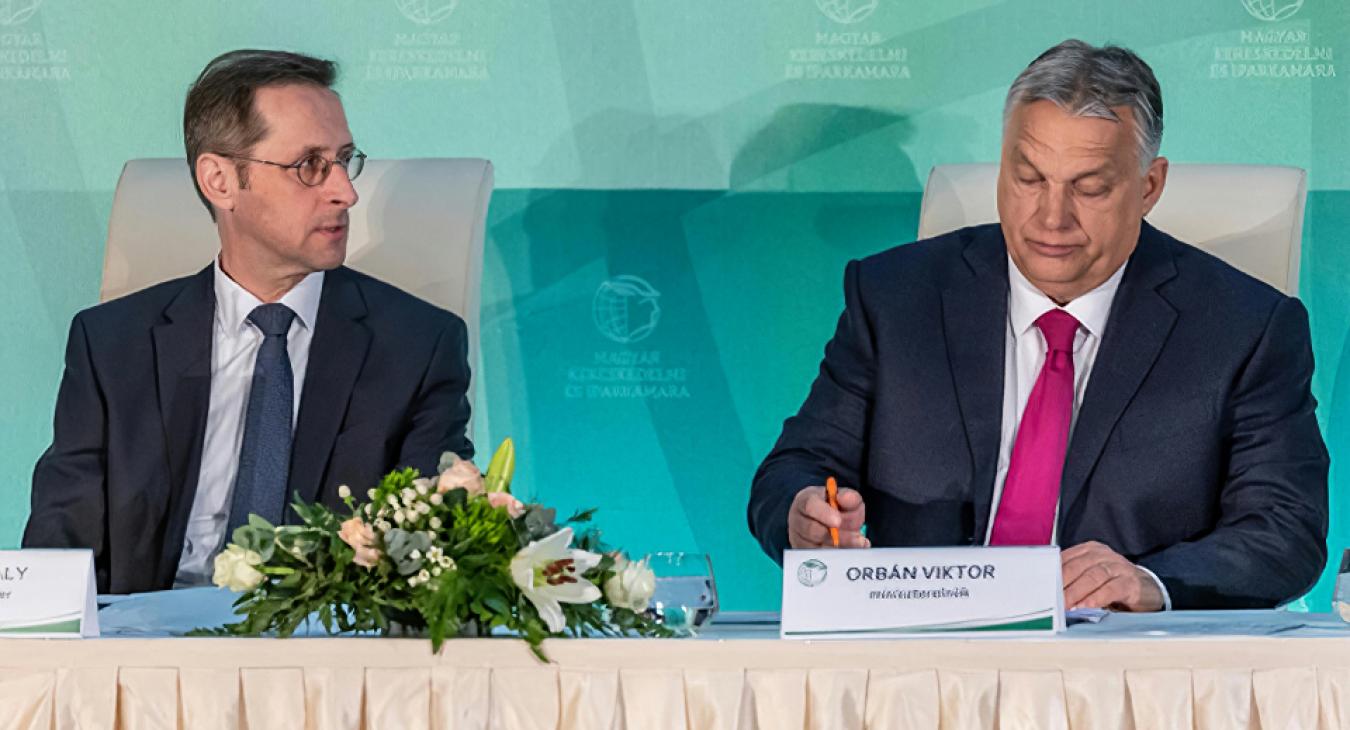 Az egyik kezével még többet vesz el az Orbán-kormány, a másikkal pedig még jobban büntet