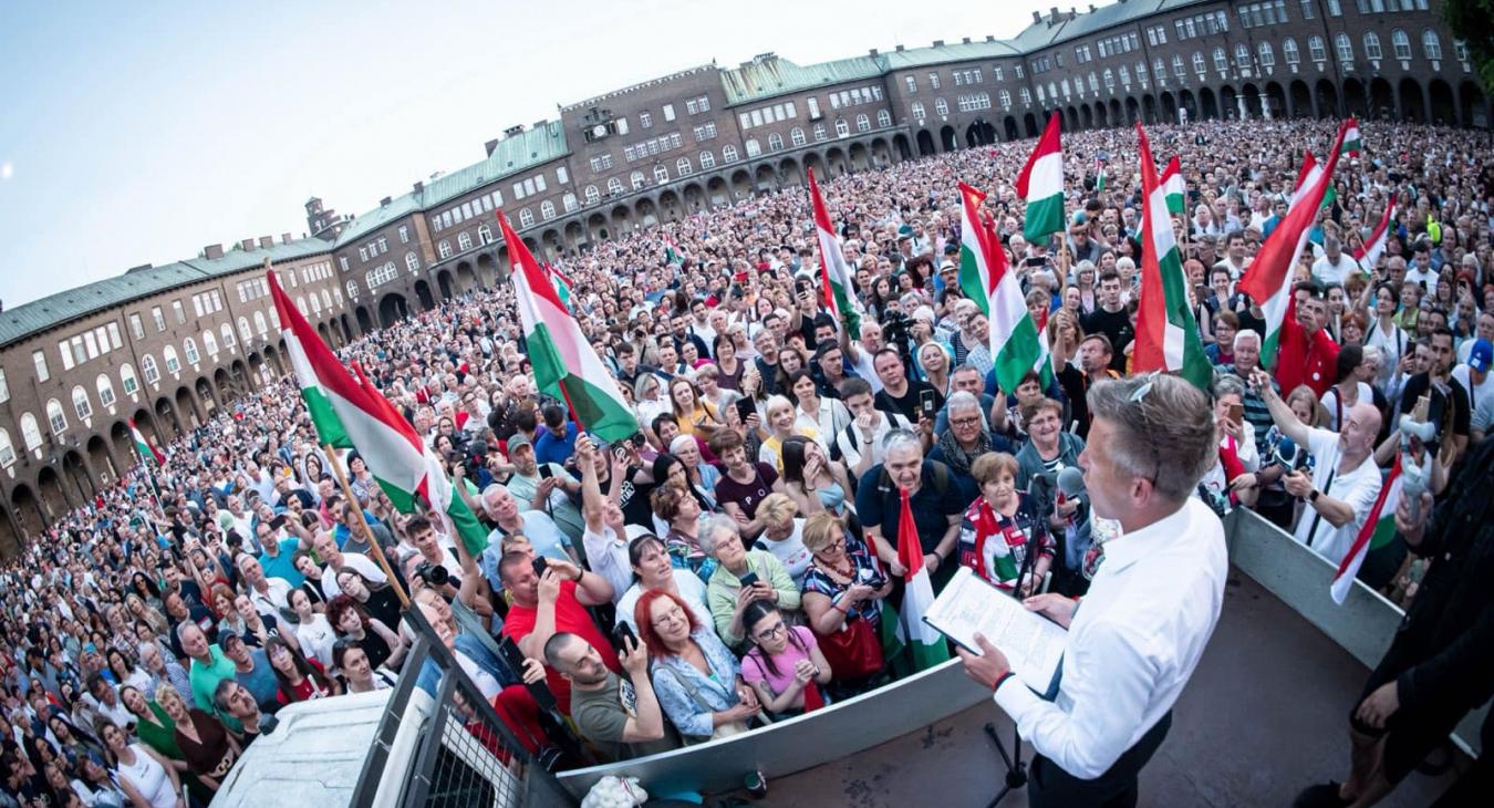 A fideszesek tizede, míg az egykori ellenzéki összefogás támogatóinak csaknem fele a Tisza Pártra szavazott az EP-választáson