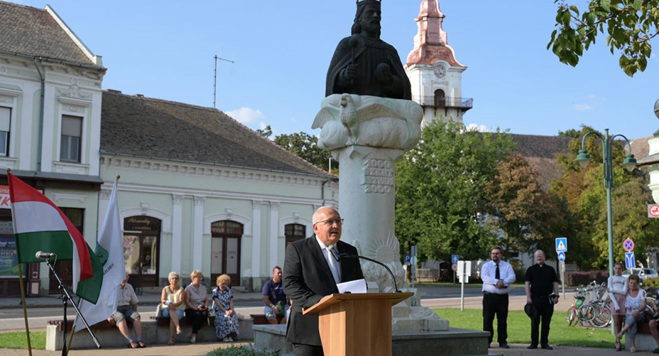 Négy év után jutott eszébe a leköszönő fideszes polgármesternek, hogy többmilliós jubileumi jutalom jár neki 