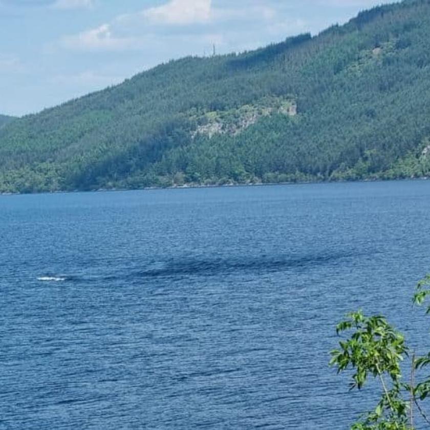 Állítólag újra lefotózták a Loch Ness-i szörnyet
