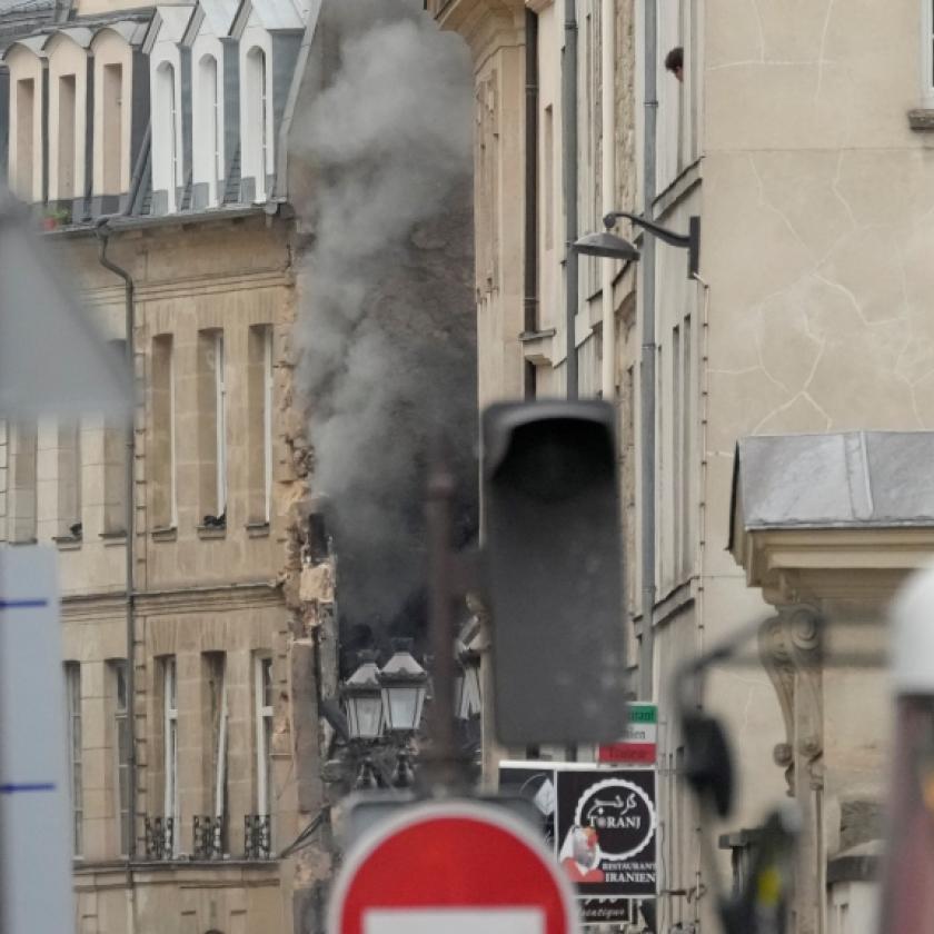 Robbanás történt Párizs belvárosában 