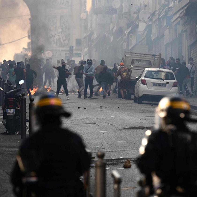 Franciaországban háborút emlegetnek a rendőrök