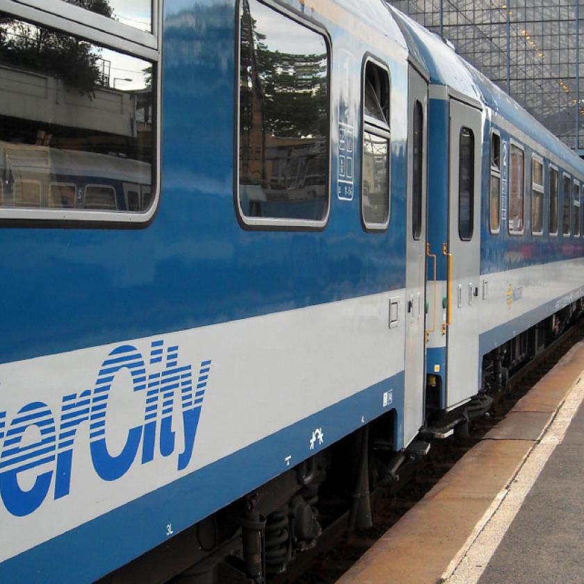 Gyorshajtott a MÁV egyik vonata, több utas megsérült