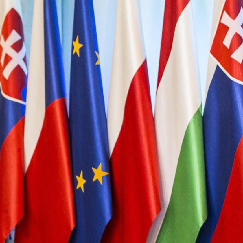Csehországnak elege lett: egyre nőnek a feszültségek a V4-ek között