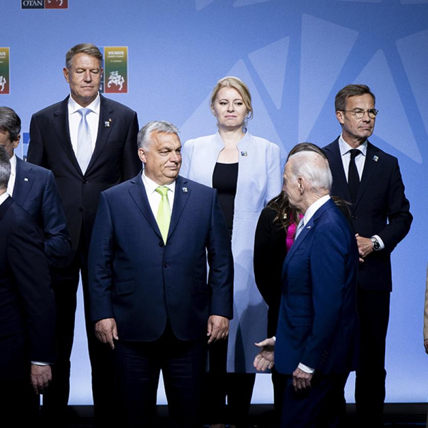 Joe Biden kezet fogott Orbán Viktorral: azonnal rádolgozott a pillantra a propaganda 