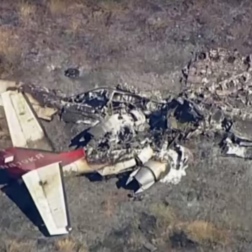 Hat emberrel a fedélzetén lezuhant egy repülőgép Los Angelesben