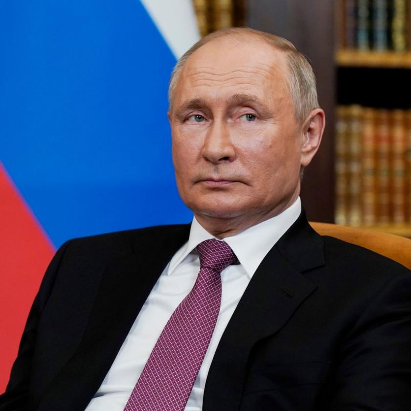 A Kreml szorosabbra fogja a gyeplőt, Putyin dörzsölheti a tenyerét