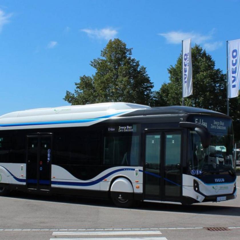 Újabb elektromos autóbusztípust tesztel a Volánbusz Székesfehérváron