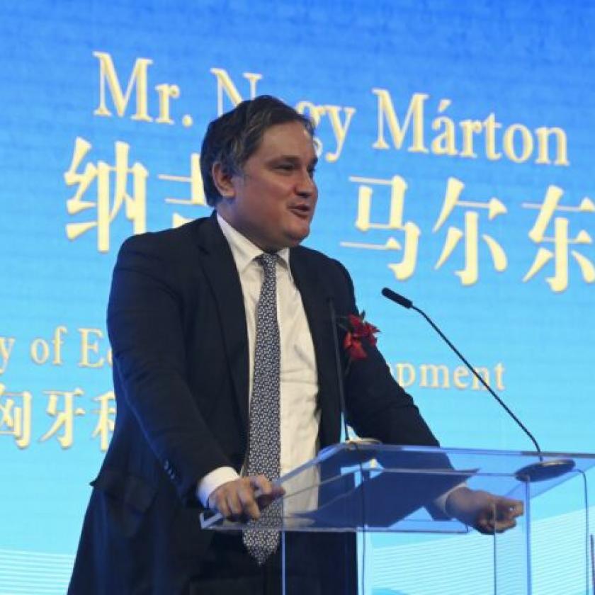 Kínába megy Nagy Márton, mert Orbán Viktor bajban van