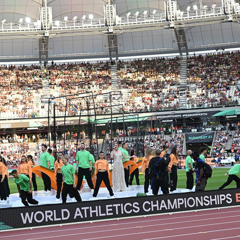Sok volt az üres szék az atlétikai világbajnokság megnyitóján, de Mészáros Lőrinc szerencsére hazaért a jachtozásból 