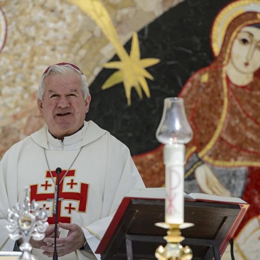Milliós havi tiszteletdíj Kiss-Rigó püspöknek, milliárdos támogatás, külföldi konferenciák