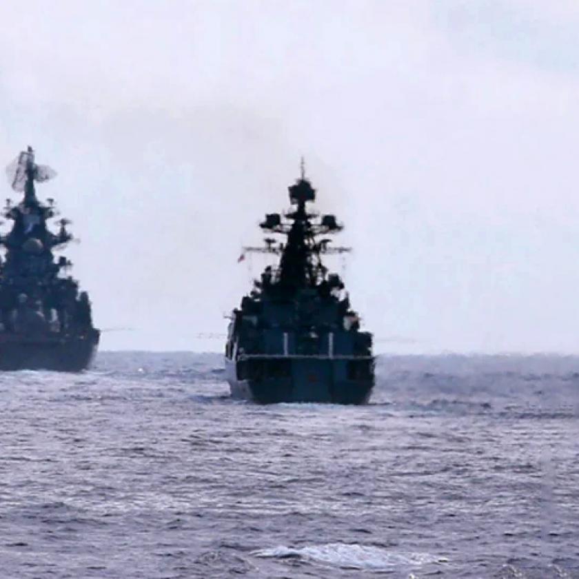 Két orosz hadihajót támadtak meg a Fekete-tengeren