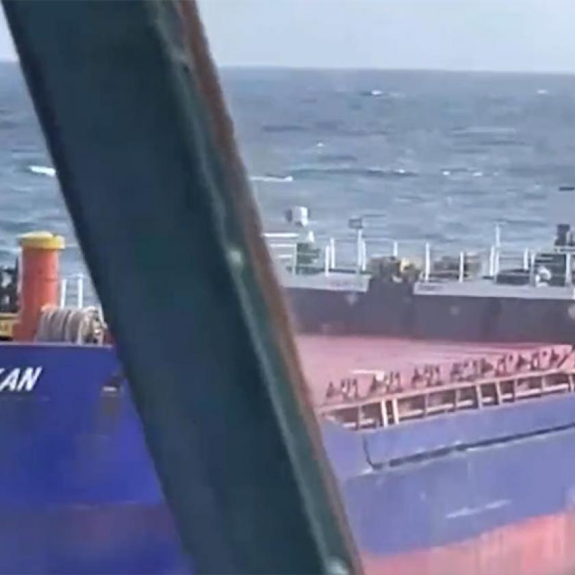 Így csaptak le az oroszok a fekete-tengeri teherhajóra - VIDEÓ