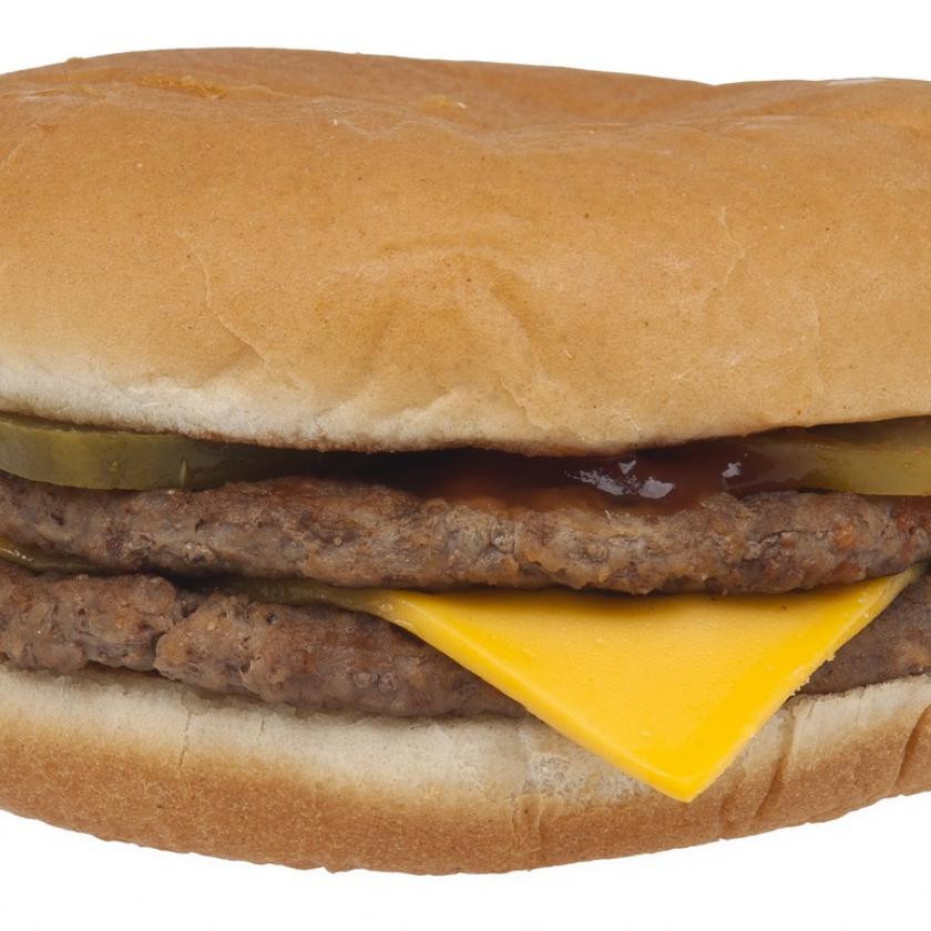 Több évtized után megújítja a McDonald's a hamburgereit