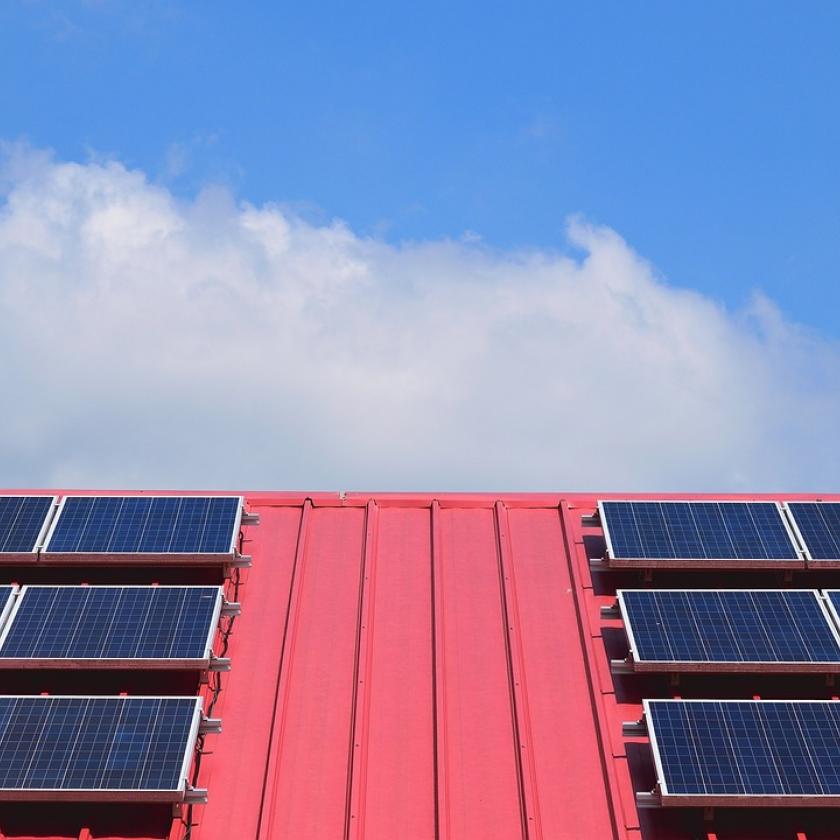 Kijött a rendelet a napelemes áram éves elszámolási lehetőségéről 