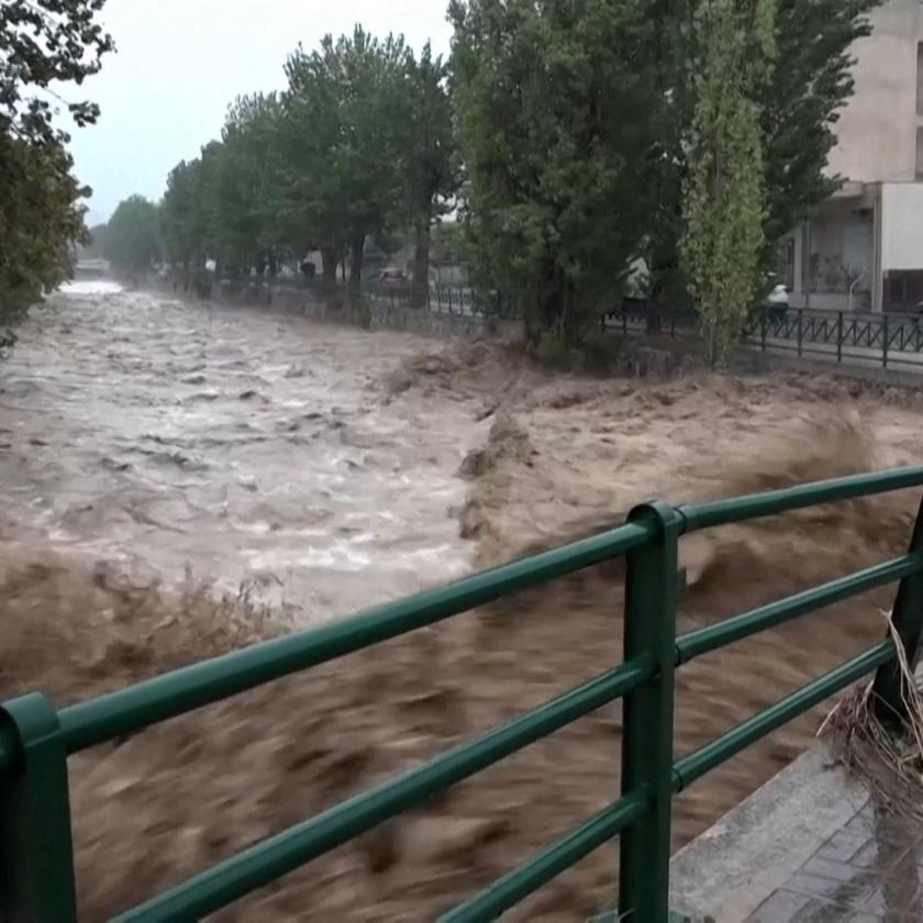 Legkevesebb hét halálos áldozata van a heves esőzések okozta áradásoknak Görögországban, Törökországban és Bulgáriában