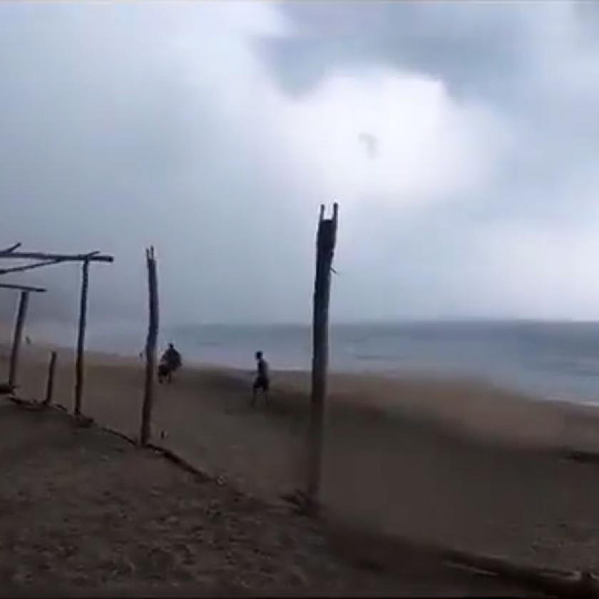 Két embert ért halálos villámcsapás egy mexikói tengerparton