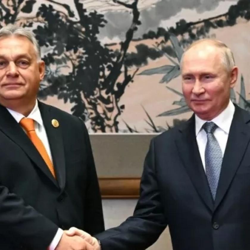 Orbán kezet rázott Putyinnal 