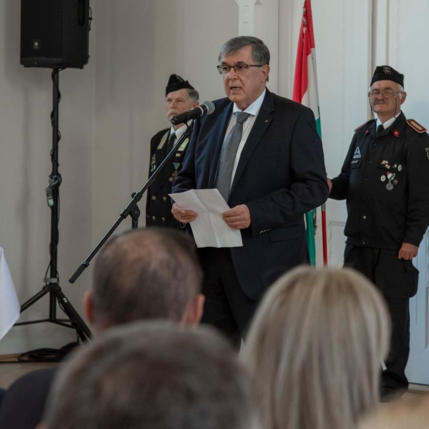 Einczinger Ferenc-díjat kapott dr. Urbán László esztergomi munkássága elismeréseként 