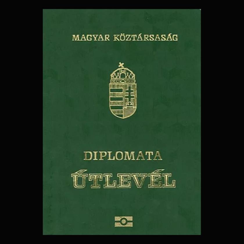 A külügy visszavág: "Ön sem diplomata, mégis van diplomata útlevele" 