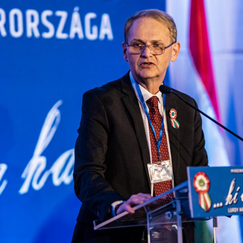Kübekháza polgármestere: „Orbánt zsebre tették vagy zsarolják” 