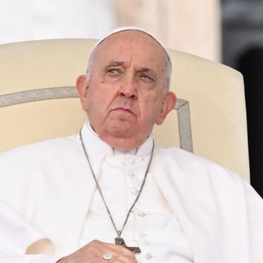 Ferenc pápa: Testvéreim, álljatok le!