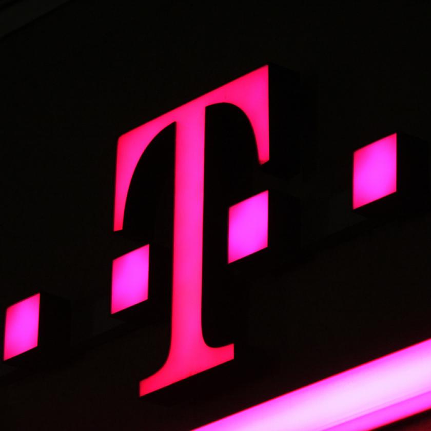 Változás a Magyar Telekomnál: számos ügyfelétől megválik a cég