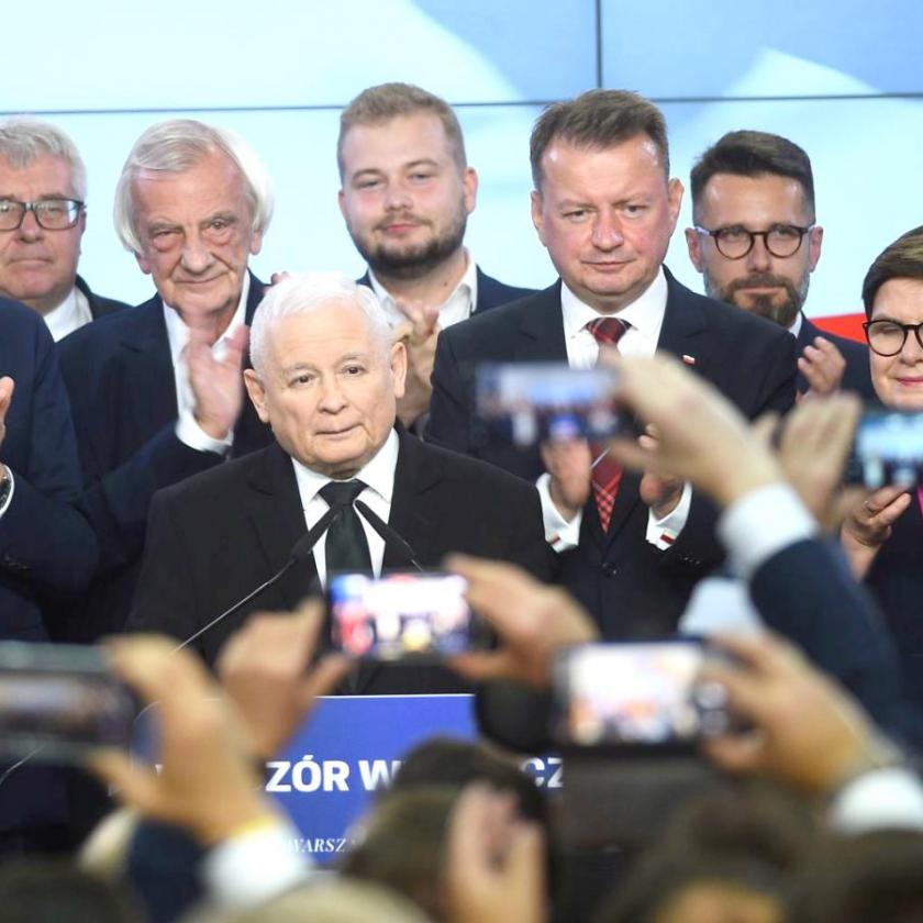 Orbán tanácsadóit használta a lengyel kormánypárt az elbukott választási kampányban egy lengyel lap szerint