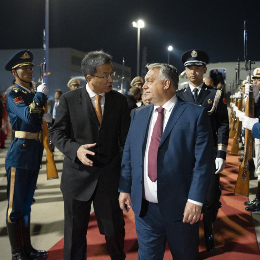 Megérkezett Kínába Orbán Viktor