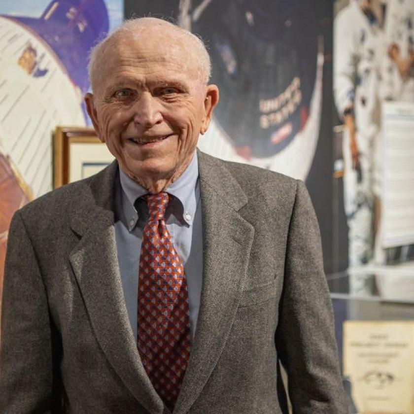 Meghalt a legendás amerikai űrhajós