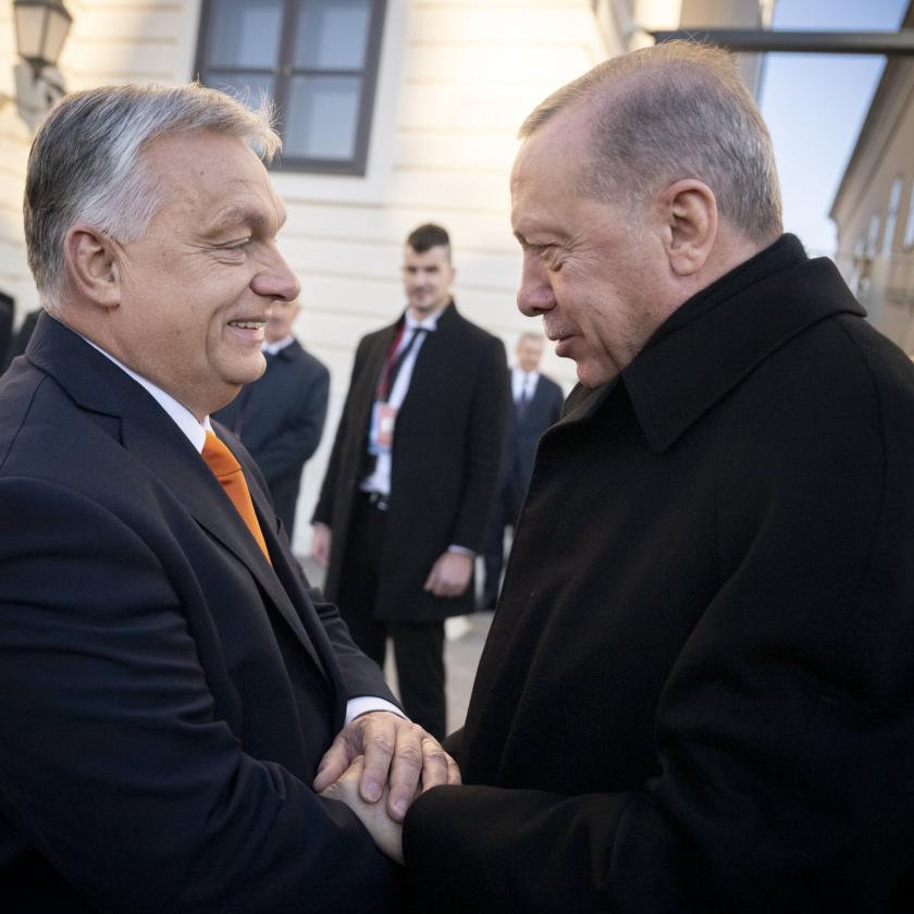 Hősnek kijáró fogadtatás várta Erdoğant Budapesten