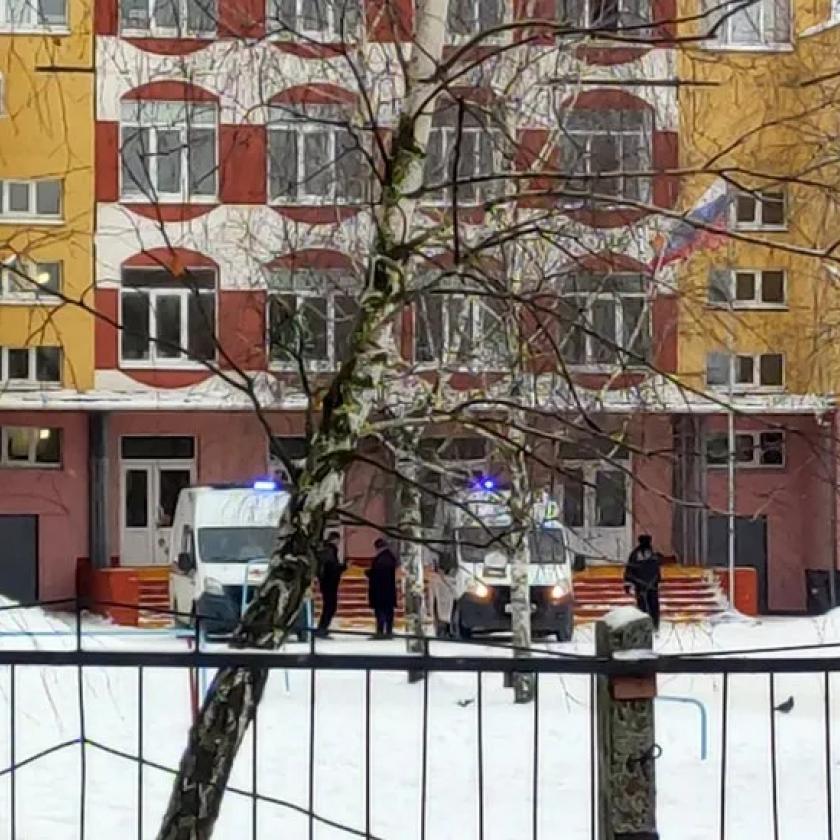 14 éves lány nyitott tüzet egy oroszországi iskolában 