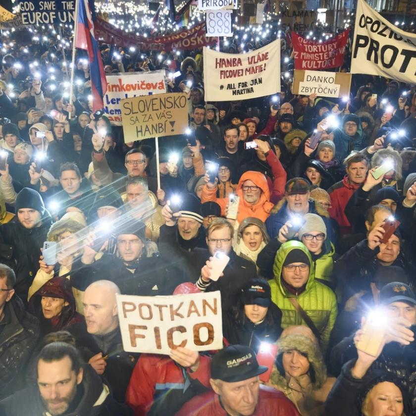 Csütörtökön folytatódnak a kormányellenes tüntetések Szlovákiában