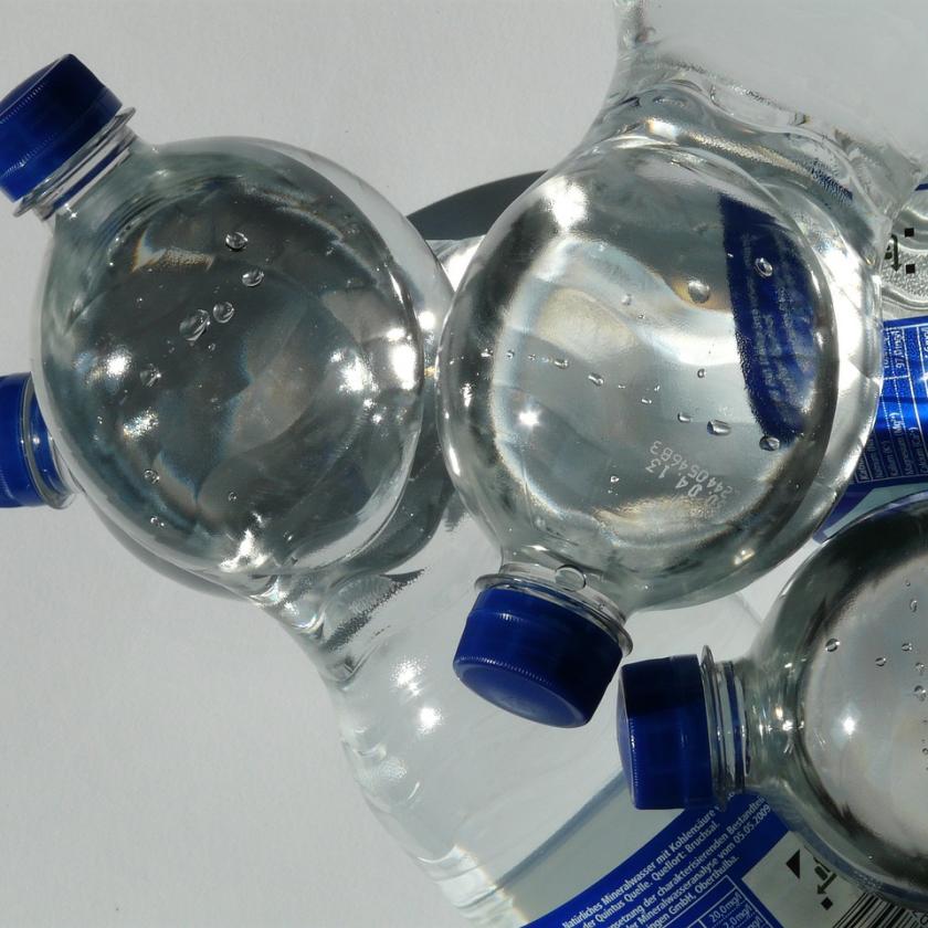 Friss kutatás: jobban jár, ha egyáltalán nem iszik palackozott vizet