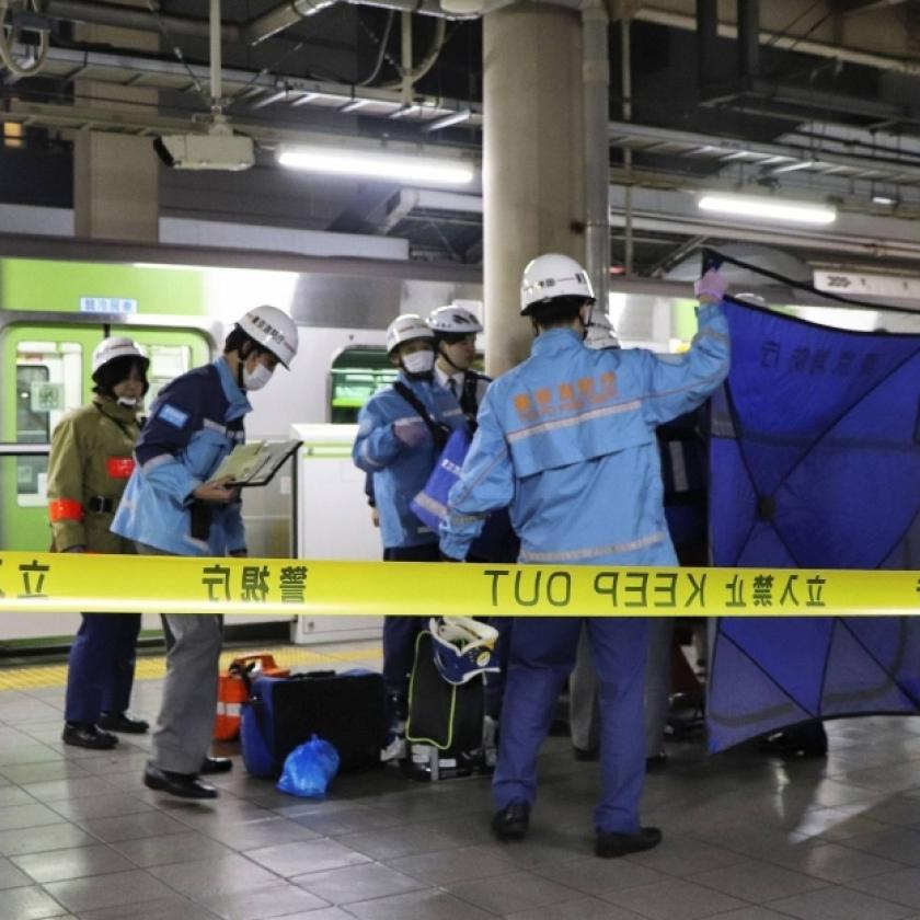 Késes ámokfutásba kezdett egy nő a tokiói metrón