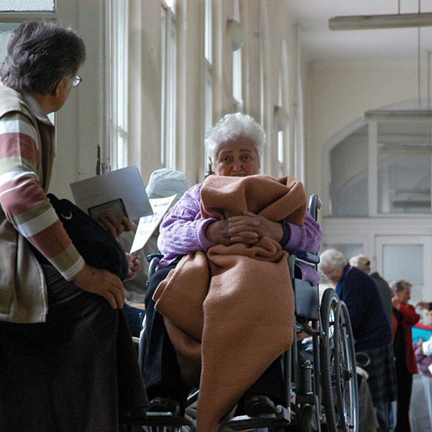 Szüksége van a nyugdíjasokra a magyar egészségügynek 