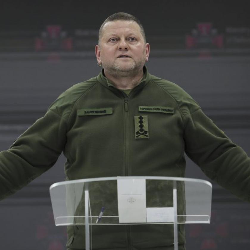Leváltotta az ukrán haderő főparancsnokát Zelenszkij