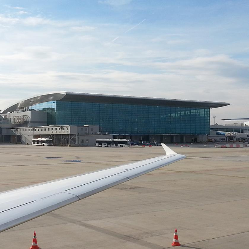 Alakul a terv, hogyan vásárolja vissza az Orbán-kormány a ferihegyi repülőteret 