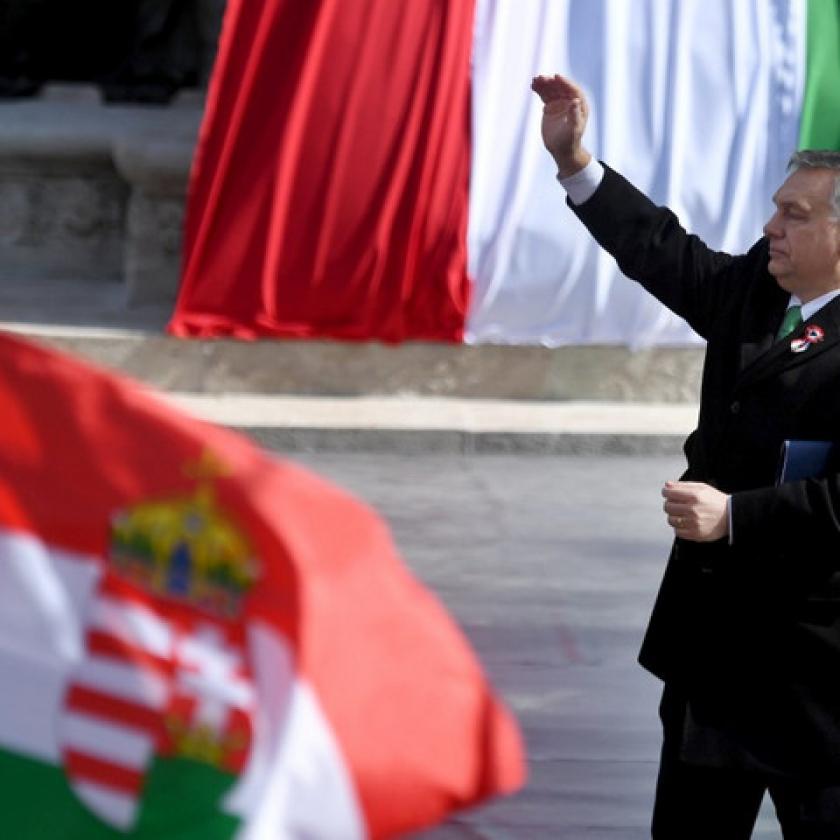 Több helyesírási hiba is belefért az Orbán március 15-i beszédére toborzó sms-be