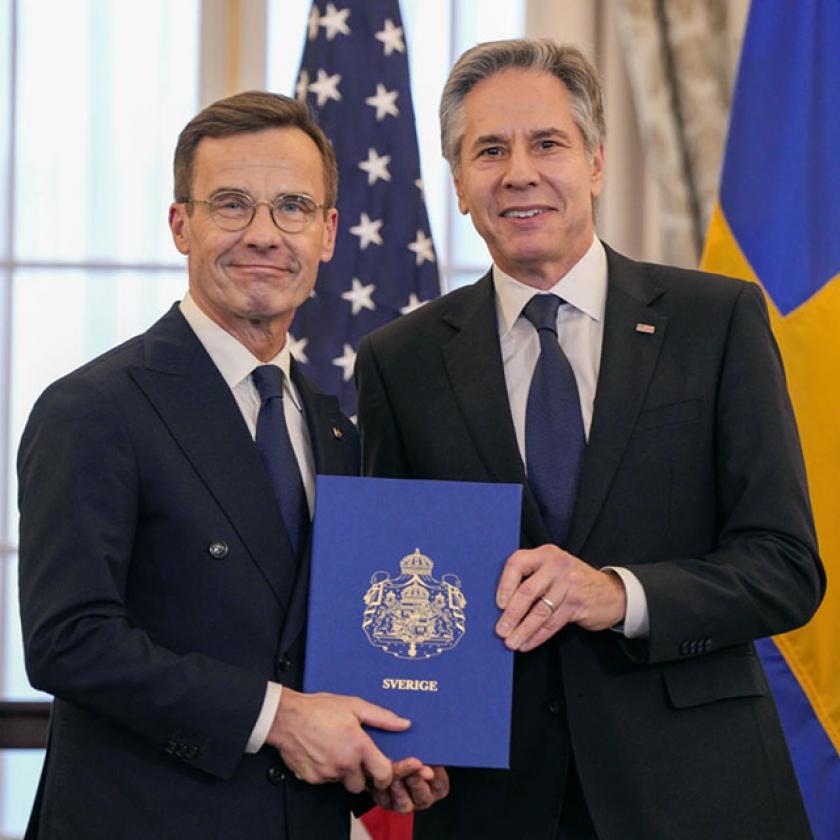 Svédország hivatalosan is a NATO-tagja lett
