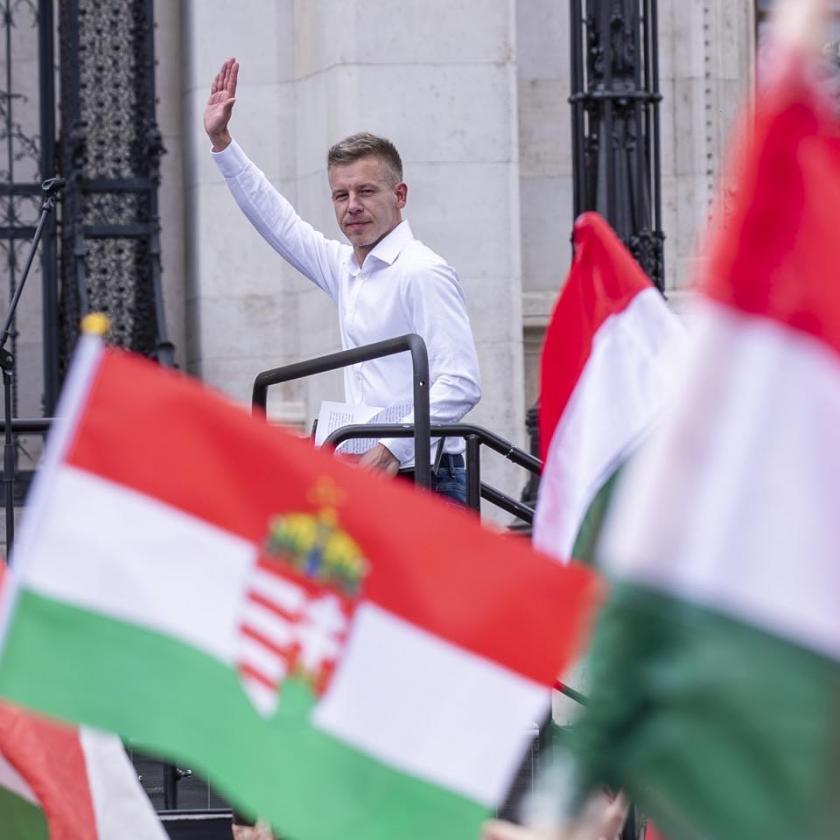 Magyar Péter kiírta uniós képviselőjelölti pályázatát, nagy előny a pártpolitikai háttér hiánya 