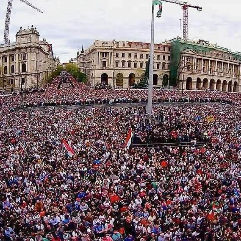 „Magyar Péter bizonyította, hogy tömeg áll mögötte, és sokkal több embert tud utcára vinni, mint az ellenzéki pártok együttvéve”