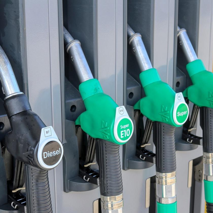 Szerdán jöhet az adócsökkentés a benzinárak lenyomásához?