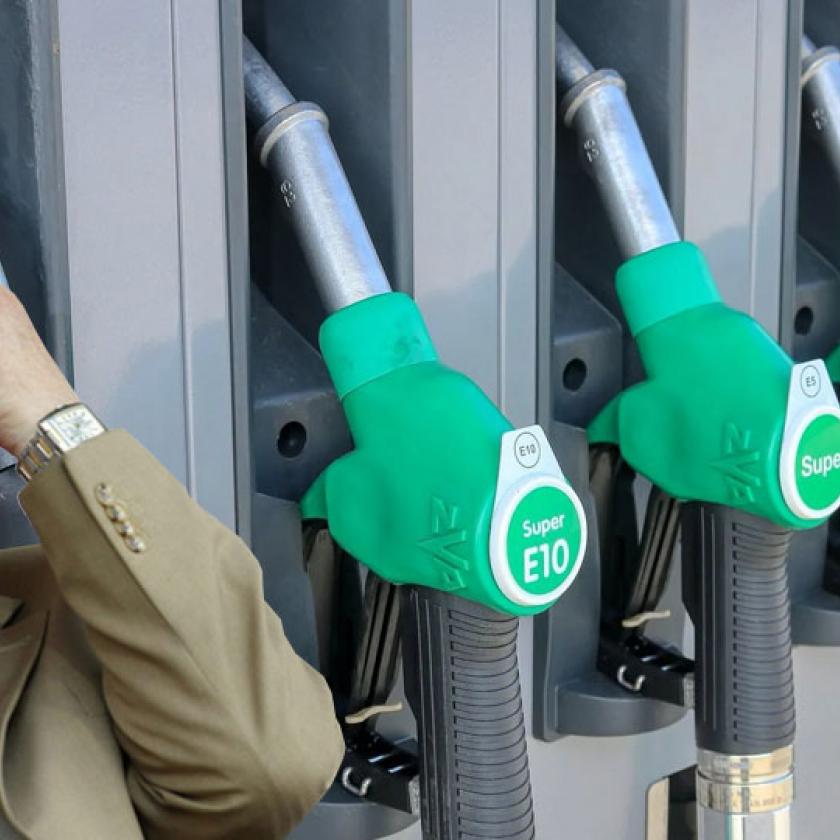 Hétfőn ismét változik az üzemanyagok ára 