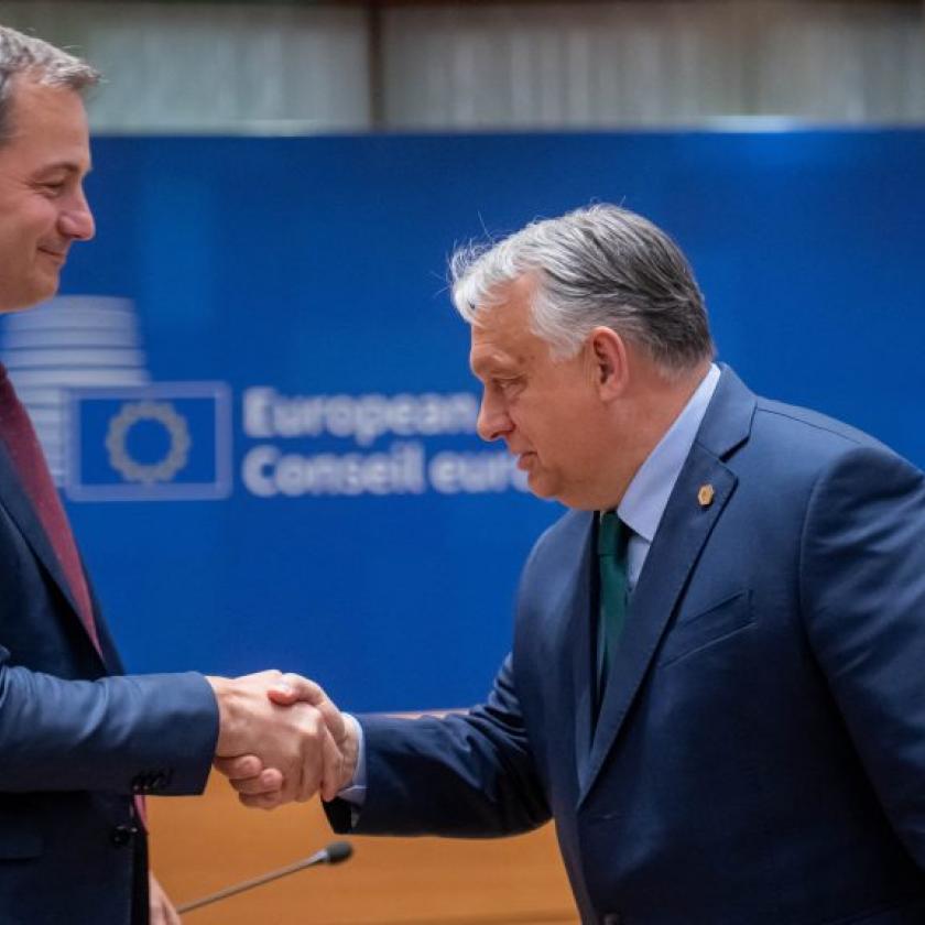 Keményen üzent Orbánnak a belga miniszterelnök