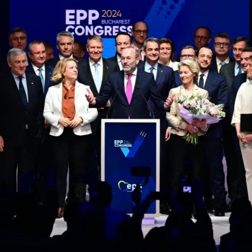 A Fidesz háborús pszichózissal vádolja az Európai Néppártot, aminek a KDNP még mindig lelkes tagja 