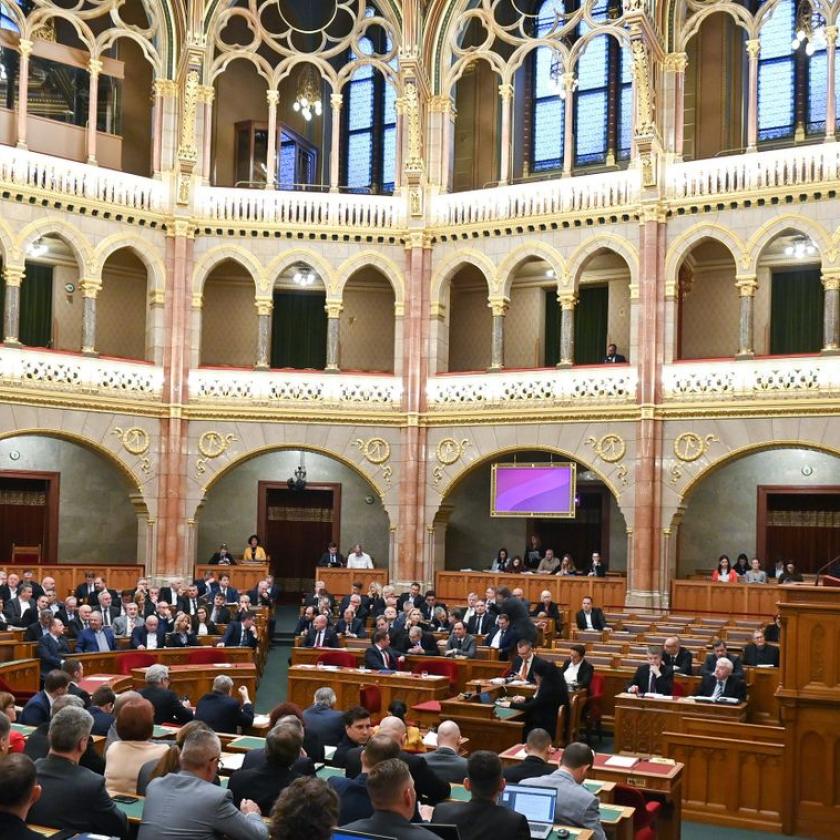 A parlament a köztársasági elnök tisztségétől való megfosztásáról is szavaz